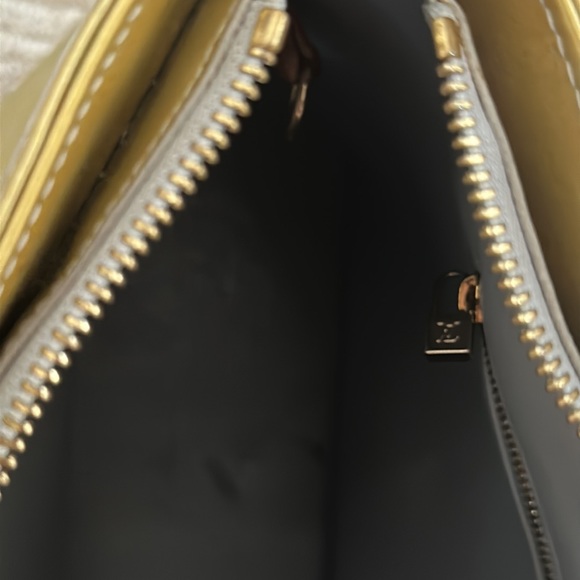 Louis Vuitton Monogram Vernis Houston Shoulder Bag - Picture 11 of 15